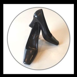 Via Spiga black leather heels 👠 size 7.5 M